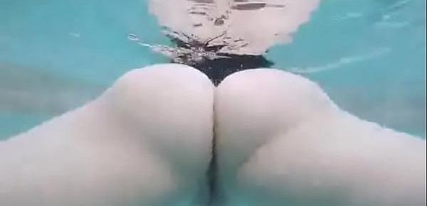  WHITE PUSSY BELOW THE WATER